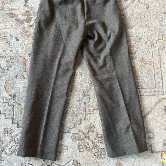 Banana Republic Business Pants Suit. Blazer Size 0, Pant Size 4. Mint condition. - Picture 3 of 8